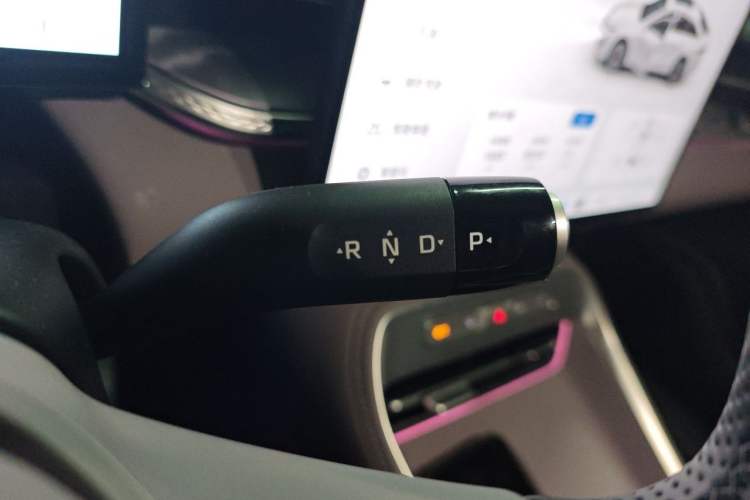 Used Roewe M7 DMH 2025 Model 160km Enjoyment Version Gear Lever