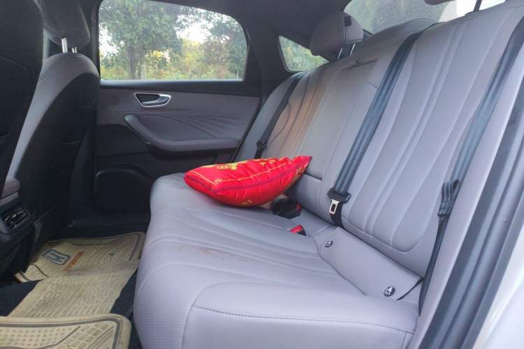 Used Roewe M7 DMH 2025 Model 160km Comfort Version Left Rear Seat