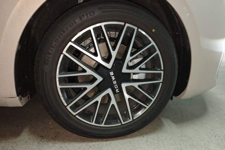 Used Roewe M7 DMH 2025 Model 160km Enjoyment Version Right Front Wheel Hub