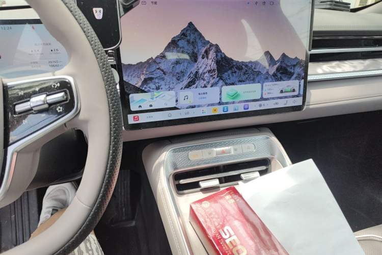 Used Roewe M7 DMH 2025 Model 160km Enjoyment Version Audio And AC Panel