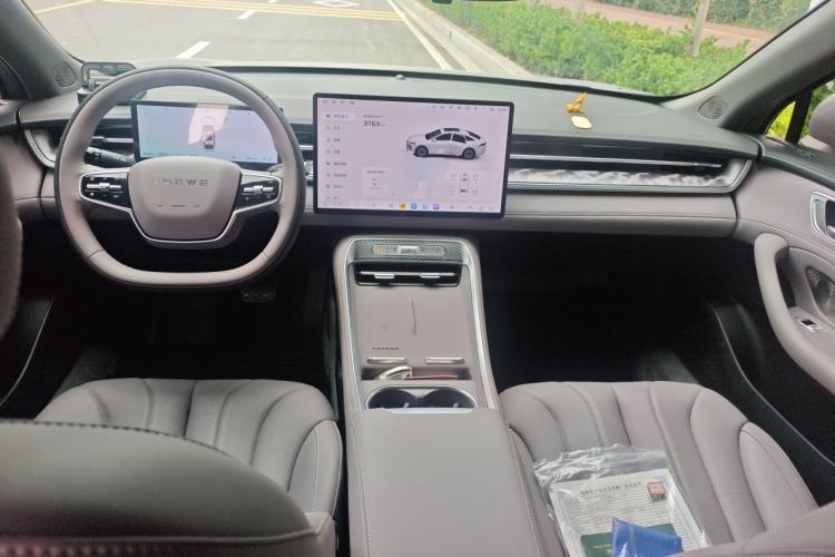 Used Roewe M7 DMH 2025 Model 160km Premium Version Center Console