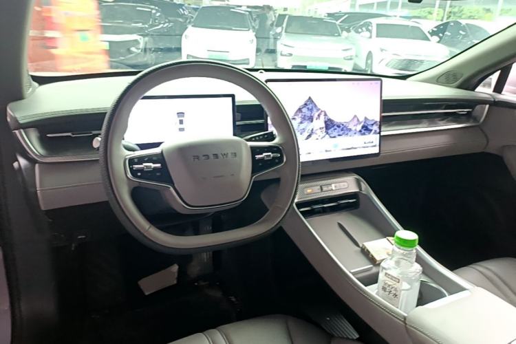Used Roewe M7 DMH 2025 Model 160km Comfort Version Center Console