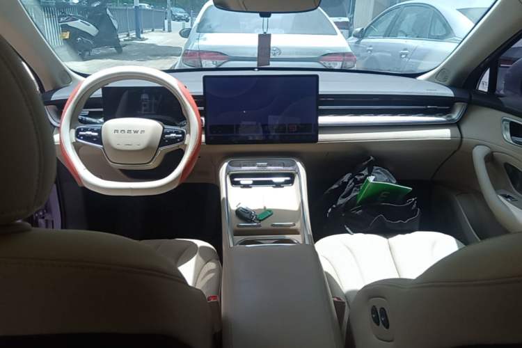 Used Roewe M7 DMH 2025 Model 160km Premium Version Center Console