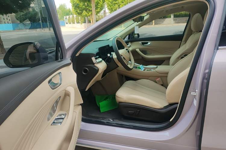 Used Roewe M7 DMH 2025 Model 160km Premium Version Driver Seat