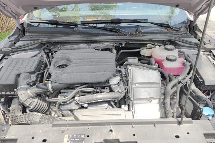 Used Roewe M7 DMH 2025 Model 160km Enjoyment Version Engine Bay
