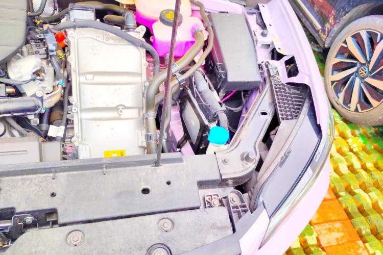 Used Roewe M7 DMH 2025 Model 160km Comfort Version Engine Bay Left