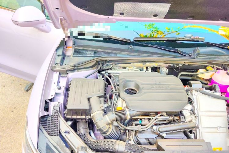 Used Roewe M7 DMH 2025 Model 160km Premium Version Engine Bay Right