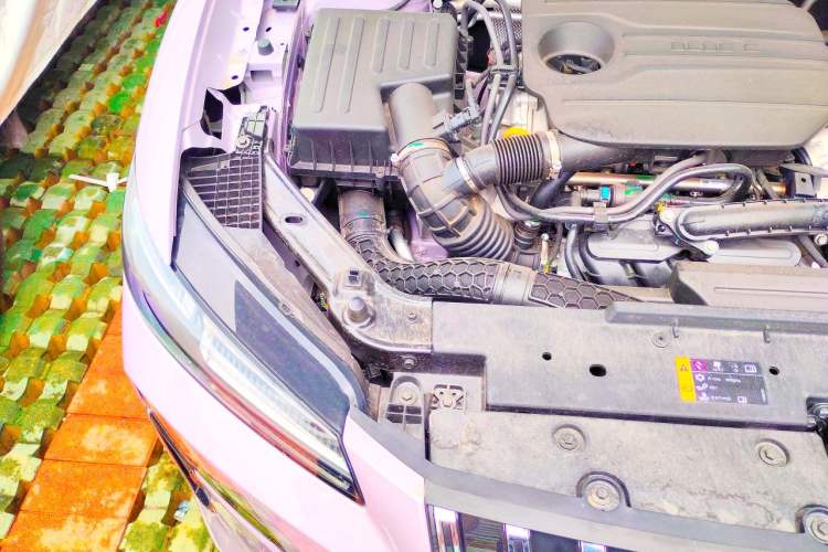 Used Roewe M7 DMH 2025 Model 160km Comfort Version Engine Bay Right