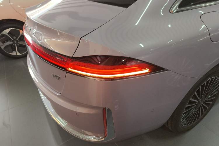 Used Roewe M7 DMH 2025 Model 160km Premium Version Exterior 6