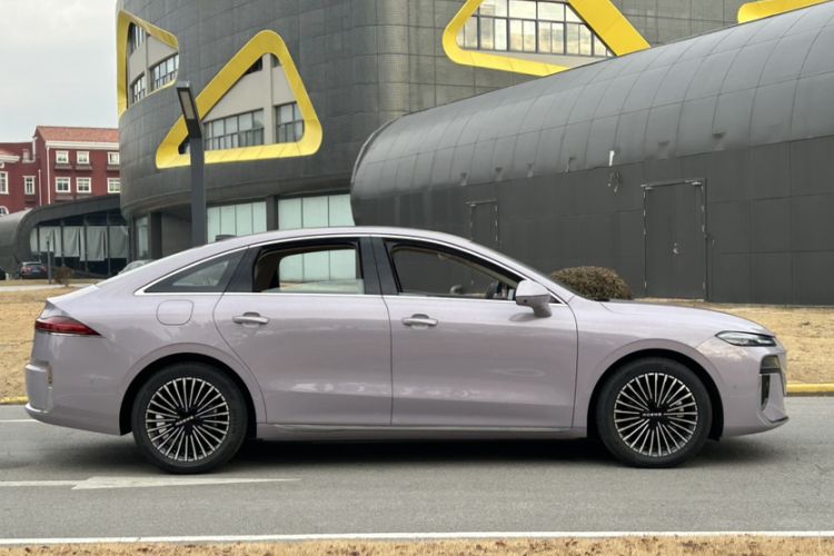 Used Roewe M7 DMH 2025 Model 160km Premium Version Exterior 9