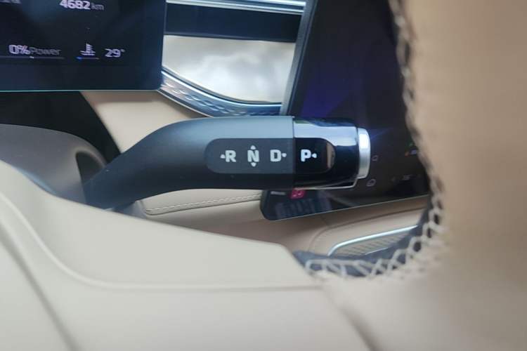 Used Roewe M7 DMH 2025 Model 160km Premium Version Gear Lever