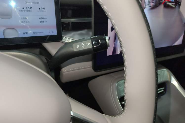Used Roewe M7 DMH 2025 Model 160km Premium Version Gear Lever
