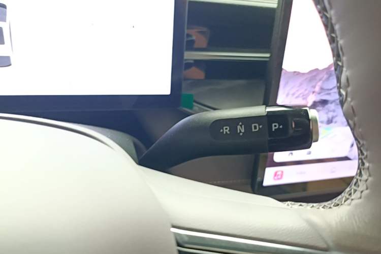 Used Roewe M7 DMH 2025 Model 160km Comfort Version Gear Lever
