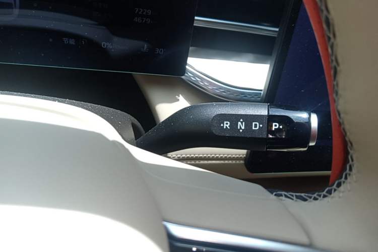 Used Roewe M7 DMH 2025 Model 160km Premium Version Gear Lever