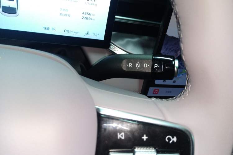 Used Roewe M7 DMH 2025 Model 160km Premium Version Gear Lever