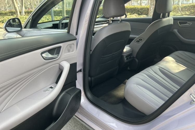 Used Roewe M7 DMH 2025 Model 160km Premium Version Interior 11