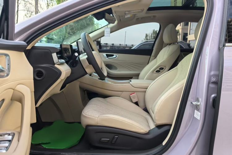 Used Roewe M7 DMH 2025 Model 160km Premium Version Interior 2
