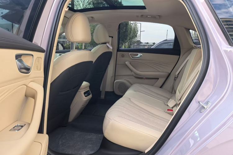 Used Roewe M7 DMH 2025 Model 160km Premium Version Interior 3