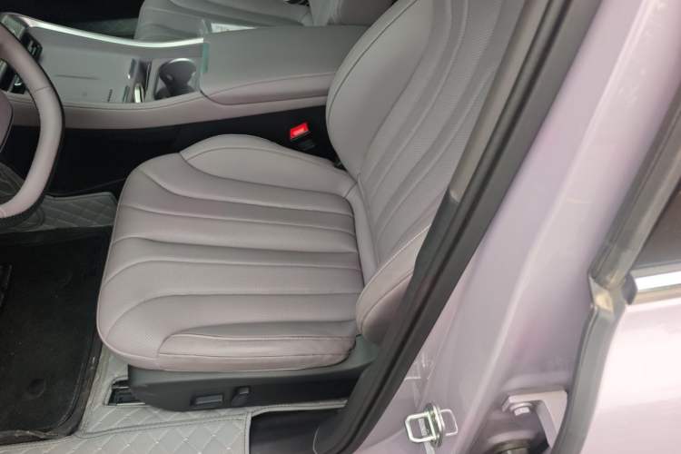 Used Roewe M7 DMH 2025 Model 160km Premium Version Left Front Seat