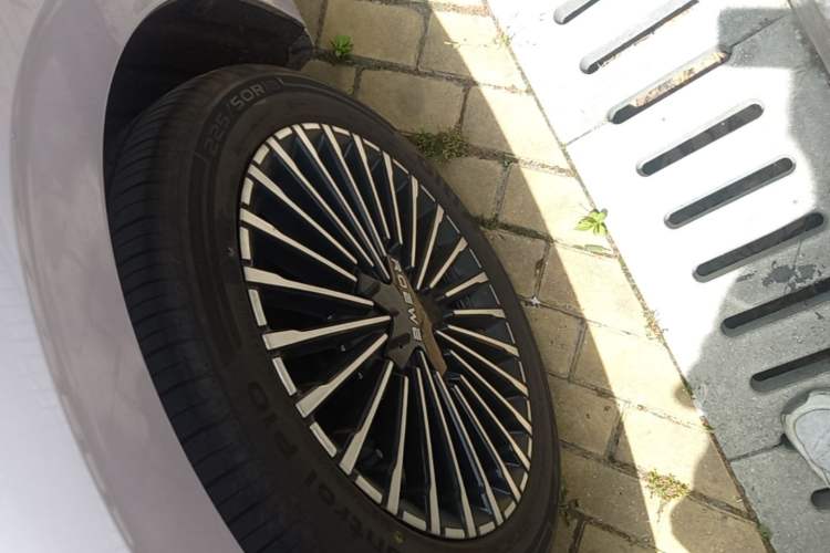 Used Roewe M7 DMH 2025 Model 160km Premium Version Left Front Wheel Hub