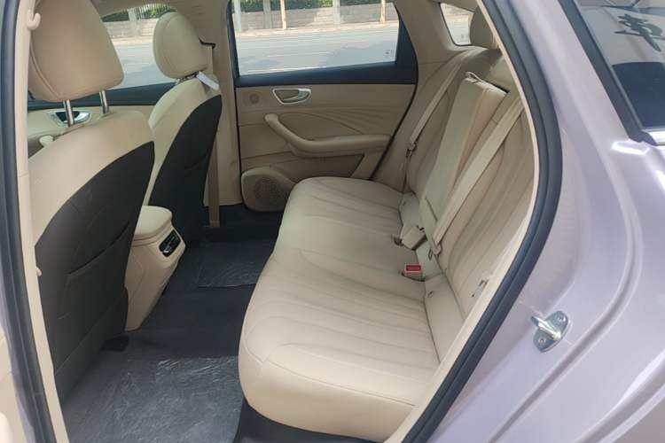 Used Roewe M7 DMH 2025 Model 160km Premium Version Left Rear Seat