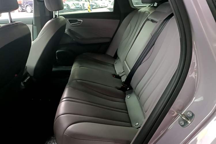 Used Roewe M7 DMH 2025 Model 160km Comfort Version Left Rear Seat