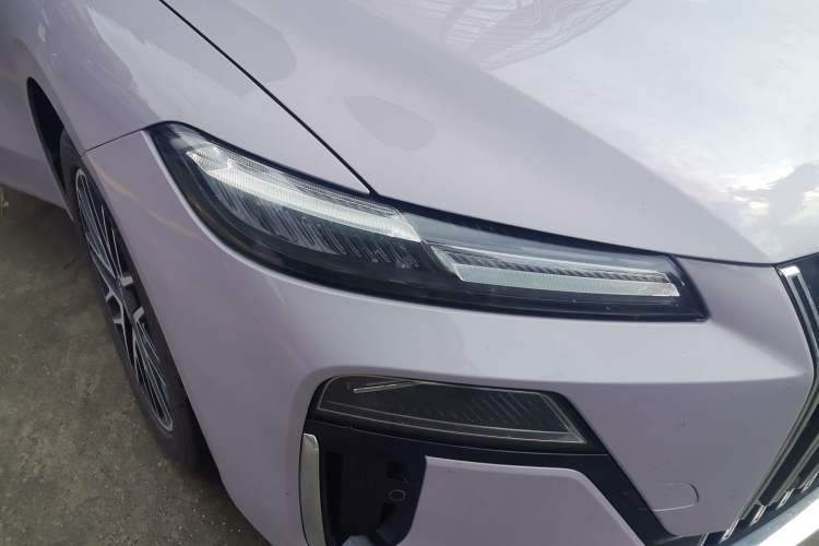 Used Roewe M7 DMH 2025 Model 160km Enjoyment Version Right Front Headlight