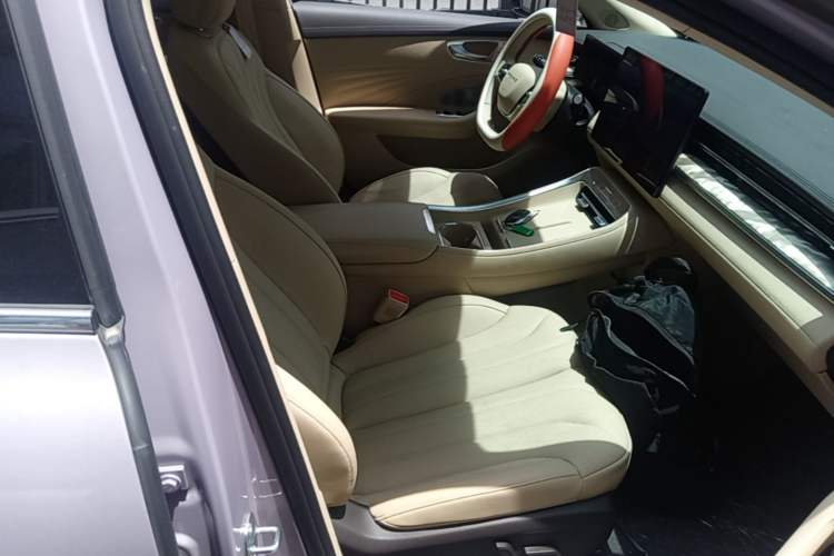 Used Roewe M7 DMH 2025 Model 160km Premium Version Right Front Seat