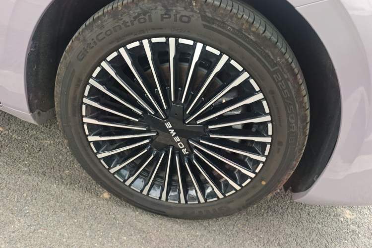 Used Roewe M7 DMH 2025 Model 160km Premium Version Right Front Wheel Hub