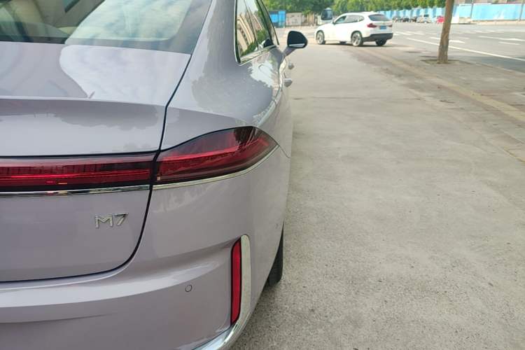 Used Roewe M7 DMH 2025 Model 160km Premium Version Right Rear Taillight