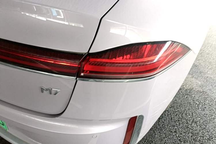 Used Roewe M7 DMH 2025 Model 160km Comfort Version Right Rear Taillight
