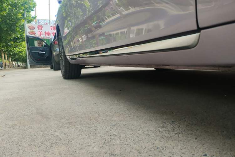 Used Roewe M7 DMH 2025 Model 160km Premium Version Right Side Sill