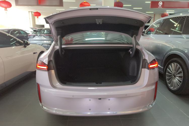 Used Roewe M7 DMH 2025 Model 160km Premium Version Trunk
