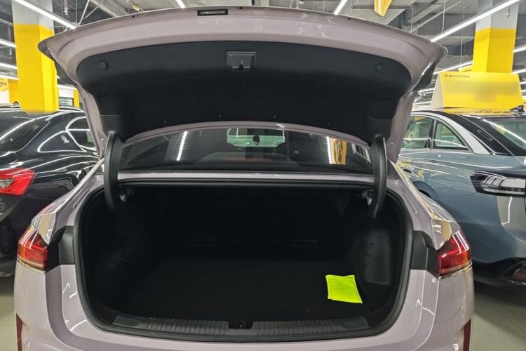 Used Roewe M7 DMH 2025 Model 160km Enjoyment Version Trunk