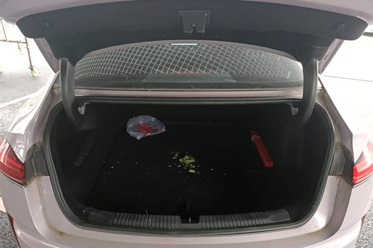 Used Roewe M7 DMH 2025 Model 160km Comfort Version Trunk