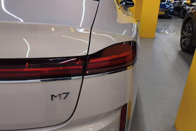 Used Roewe M7 DMH 2025 Model 160km Enjoyment Version Right Rear Taillight