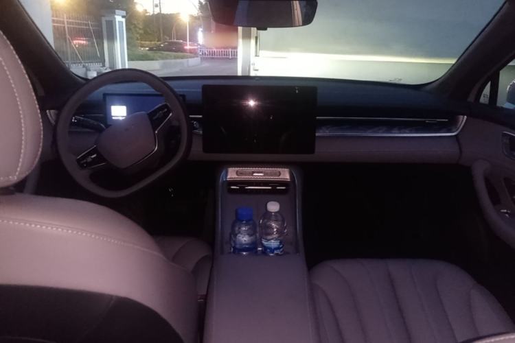 Used Roewe M7 DMH 2025 Model 160km Premium Version Center Console
