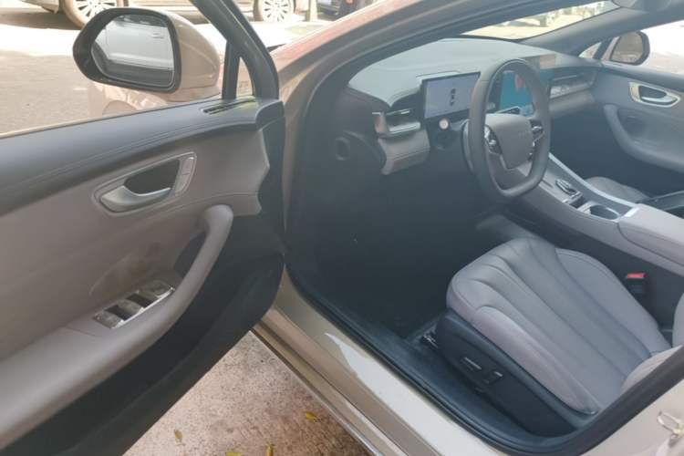 Used Roewe M7 DMH 2025 Model 160km Premium Version Driver Seat