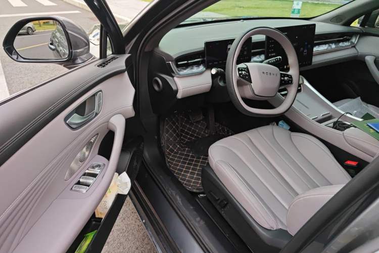 Used Roewe M7 DMH 2025 Model 160km Premium Version Driver Seat