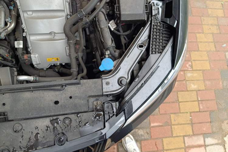 Used Roewe M7 DMH 2025 Model 160km Enjoyment Version Engine Bay Left