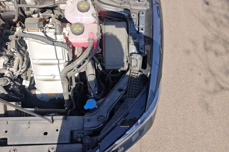 Used Roewe M7 DMH 2025 Model 160km Comfort Version Engine Bay Left