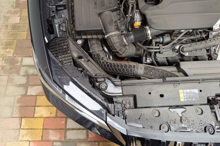 Used Roewe M7 DMH 2025 Model 160km Enjoyment Version Engine Bay Right