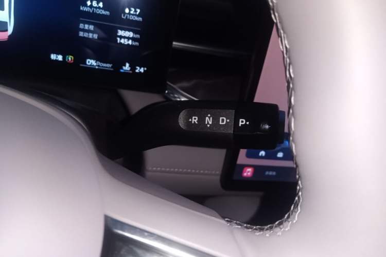 Used Roewe M7 DMH 2025 Model 160km Premium Version Gear Lever