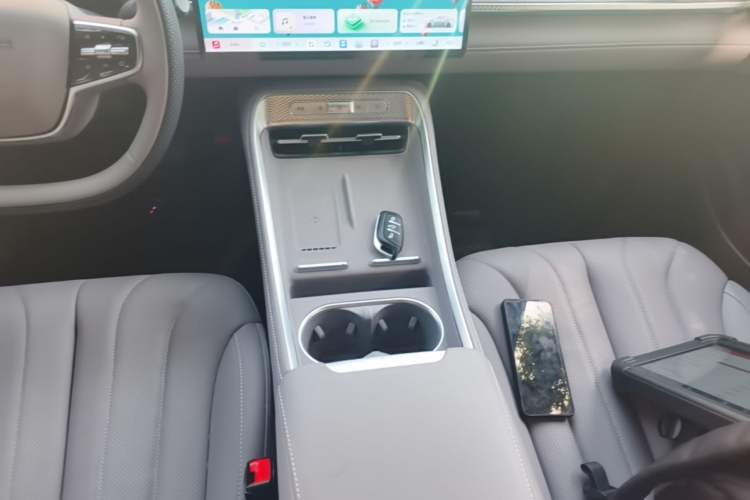 Used Roewe M7 DMH 2025 Model 160km Premium Version Gear Lever