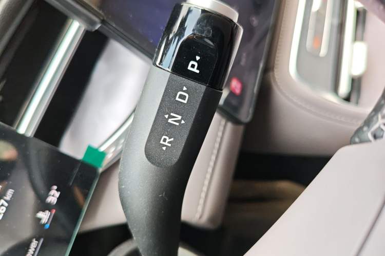 Used Roewe M7 DMH 2025 Model 160km Comfort Version Gear Lever