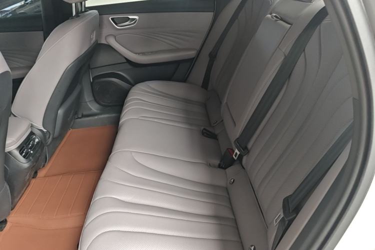 Used Roewe M7 DMH 2025 Model 160km Enjoyment Version Left Rear Seat