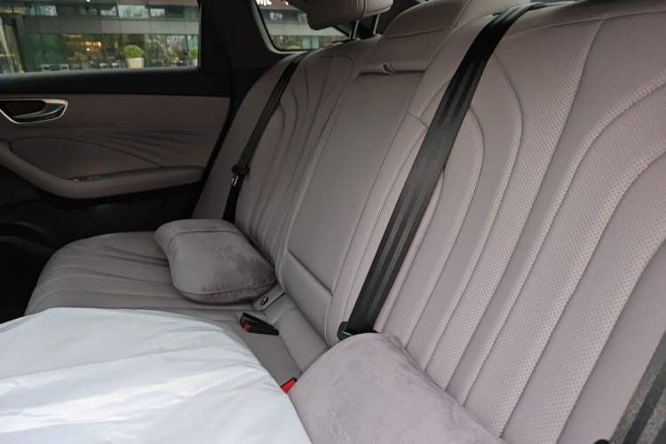 Used Roewe M7 DMH 2025 Model 160km Premium Version Left Rear Seat