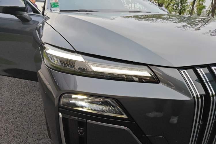 Used Roewe M7 DMH 2025 Model 160km Premium Version Right Front Headlight