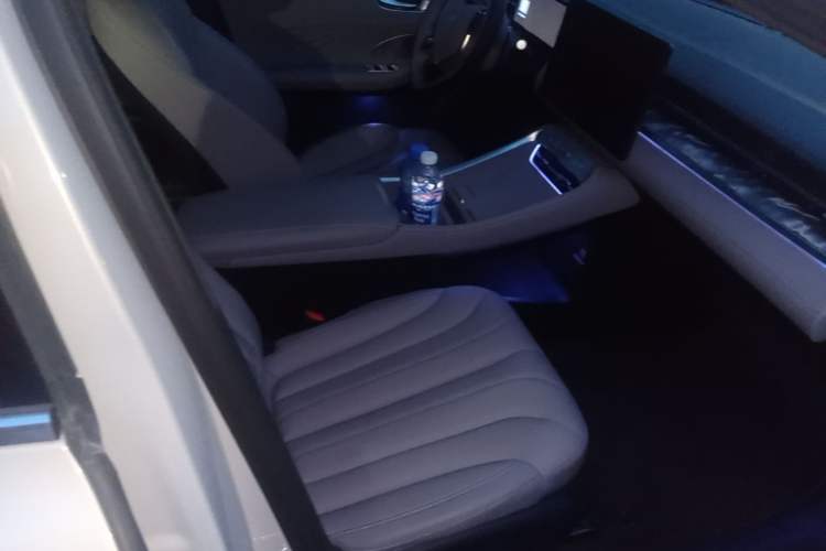 Used Roewe M7 DMH 2025 Model 160km Premium Version Right Front Seat