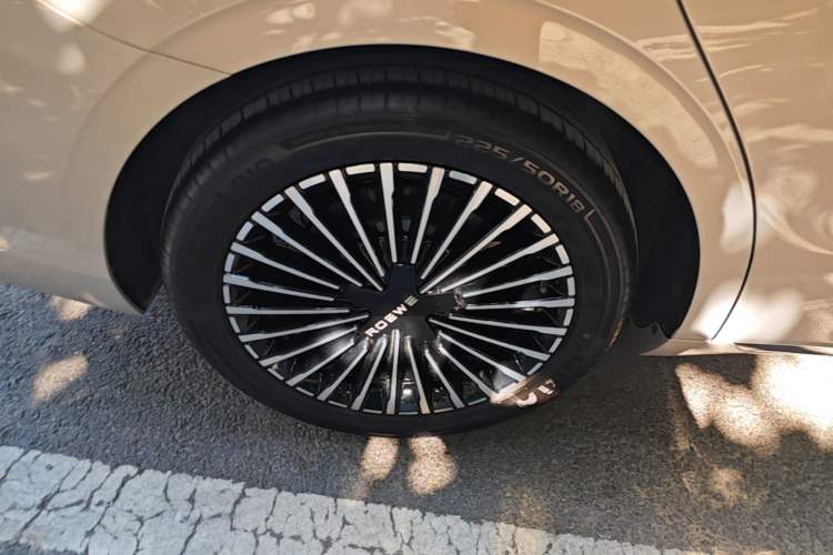 Used Roewe M7 DMH 2025 Model 160km Premium Version Right Rear Wheel Hub